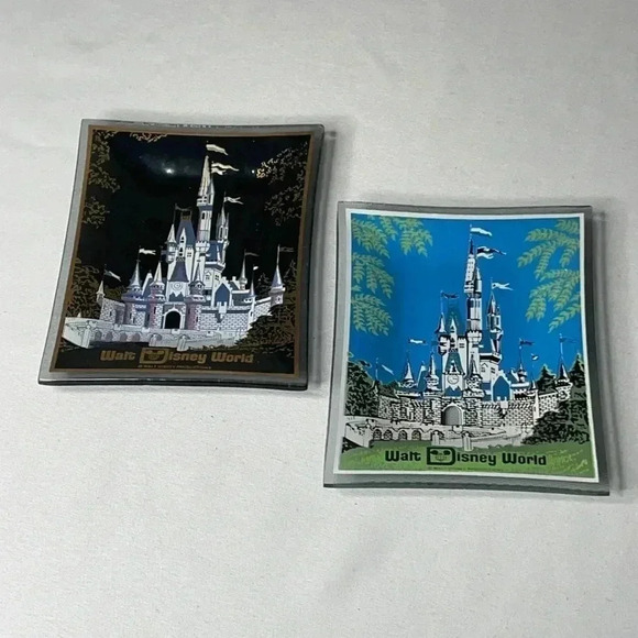 Vintage Walt Disney World Glass Ashtray Change Tray 1970’s Castle - Picture 1 of 9